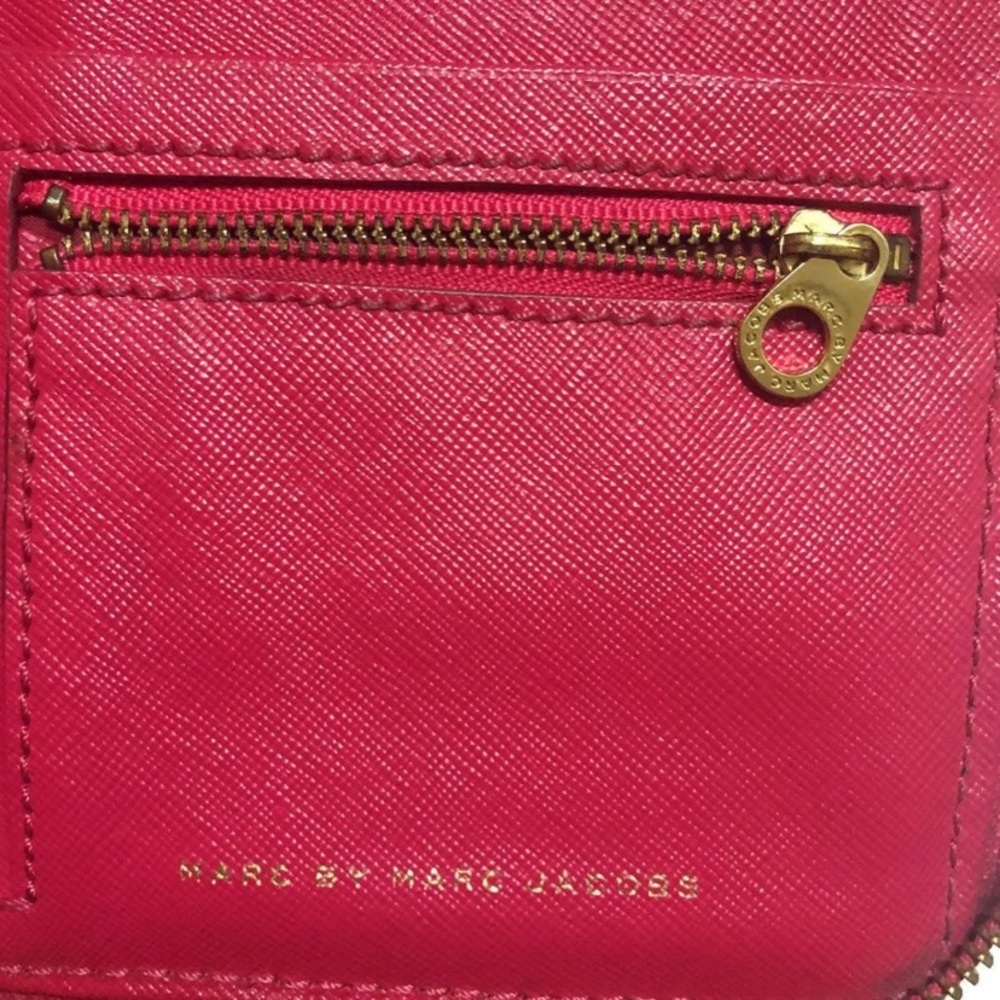 Marc Jacobs Oversized Zip Around Wallet - Picture 5 of 10